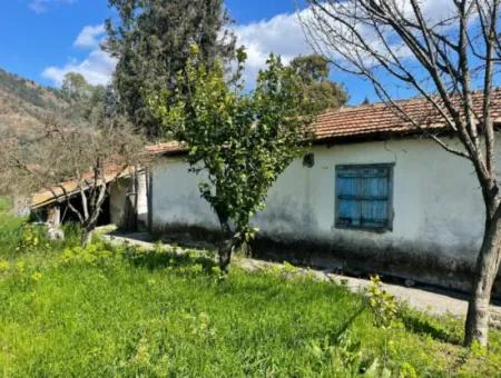 Village House For Sale In 1981M2 Plot In Sourliyurtda